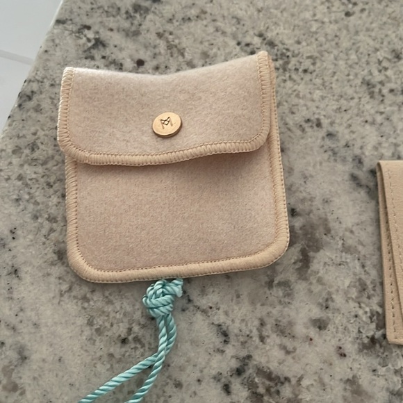 Different size jewelry bags - Picture 2 of 6